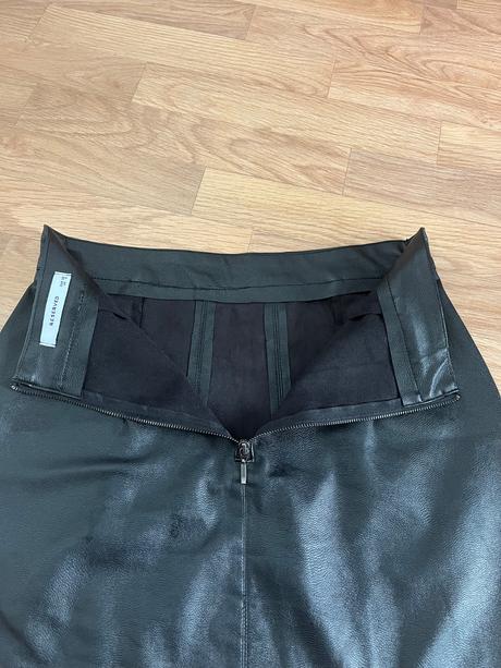 Minisukna reserved, reserved,s