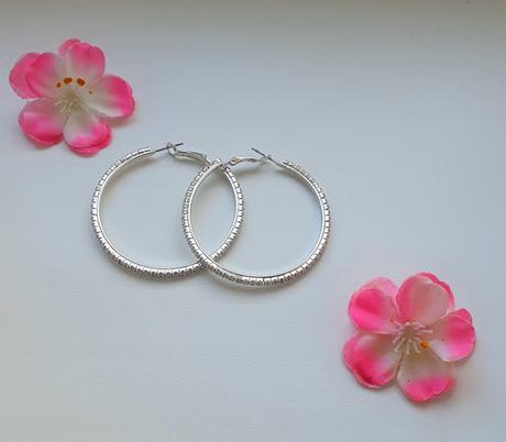 Náušnice striebornej farby zo zirkónikmi, 