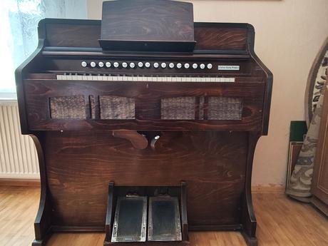 Historické nožné harmonium, 