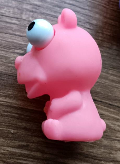 4 x gumená hračka a naťahovacia húsenica, 