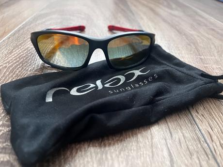 Športové slnečné okuliare,