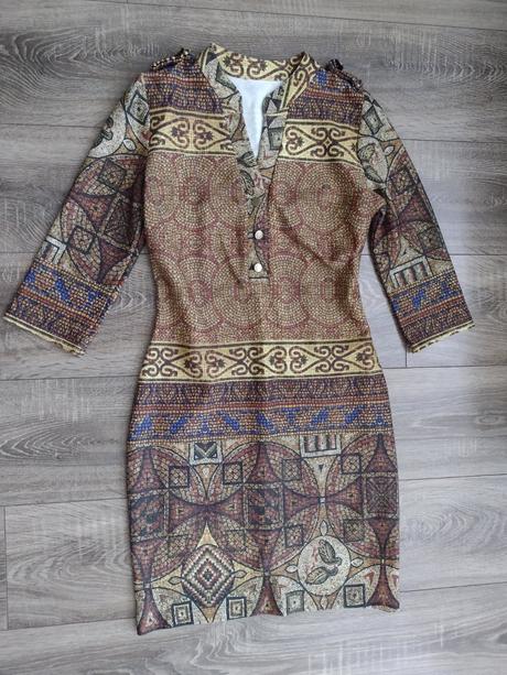 Zaujímavé šaty, s