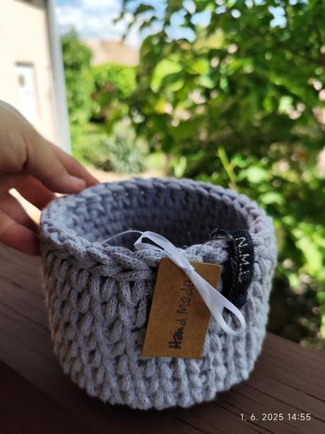 Háčkovaný košík,