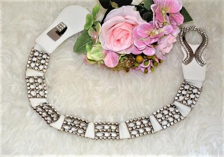 Biely elastický opasok, 