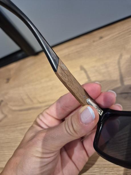 Slenčné okuliare s dreveným rámom, 