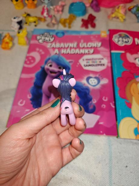 My little pony domček+ koníky+ zošity,