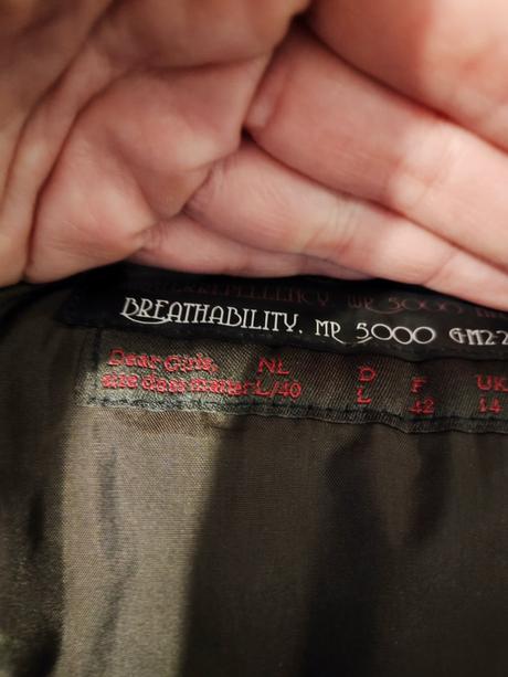 Lyžiarska bunda protest, 40