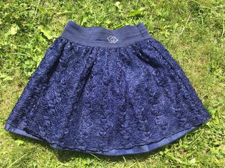 Krásna čipkovaná sukňa, 104