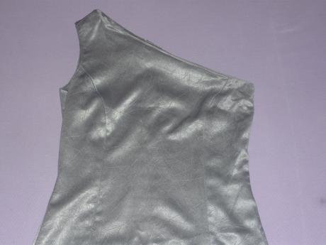 Spoločenské šatičky na jedno rameno, s