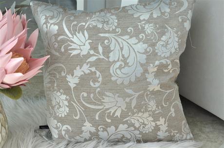 Strieborno sivá obliečka na vankúš,