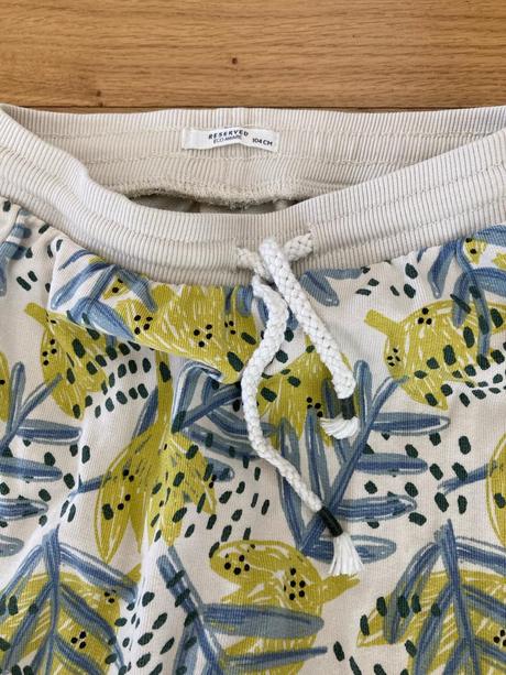 Teplaky so zaujimavym motivom, reserved,104