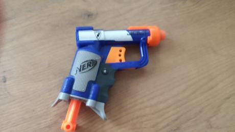 Pistol + pištoľ nerf, 