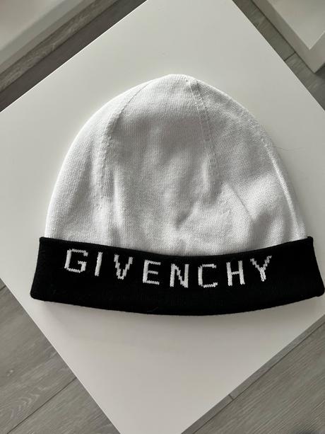 Čiapka givenchy, 