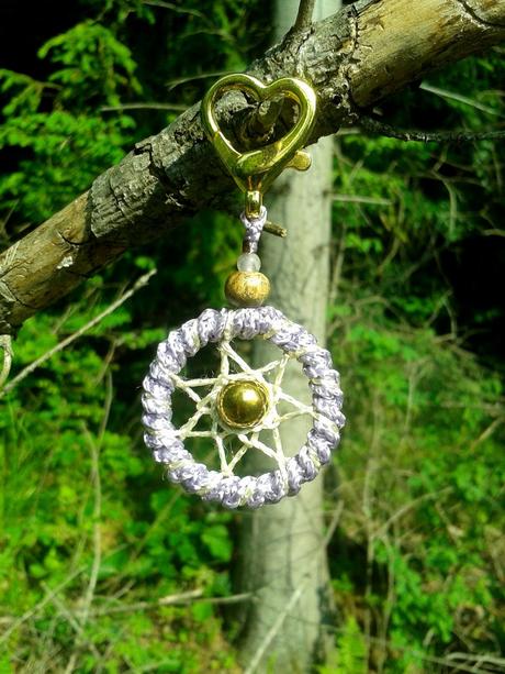 Prívesok mandala/lapač snov s minerálmi,