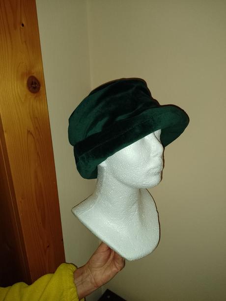 Tmavo zelený klobúčik v.56-58, 56