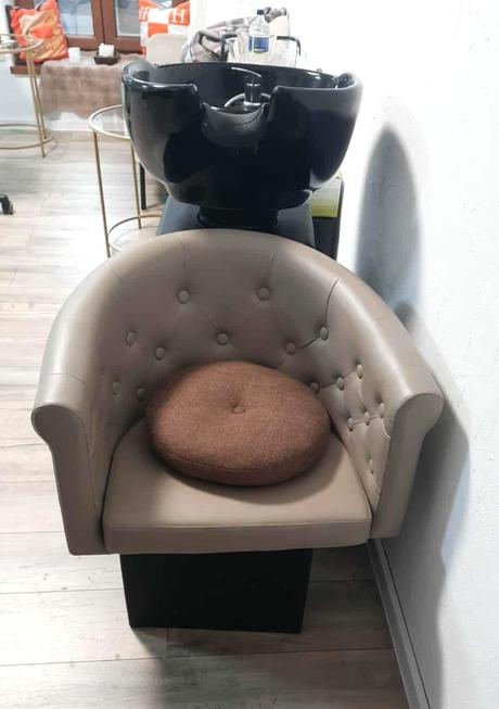 Predám kadernícke kreslo s umývadlom a batériou,