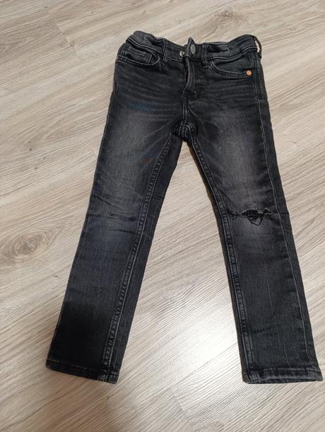 Chlapčenské štýlové čierne rifle, 104