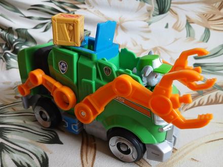 Labkova patrola zelene auto, 