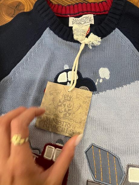 Svetrík s autami, 98