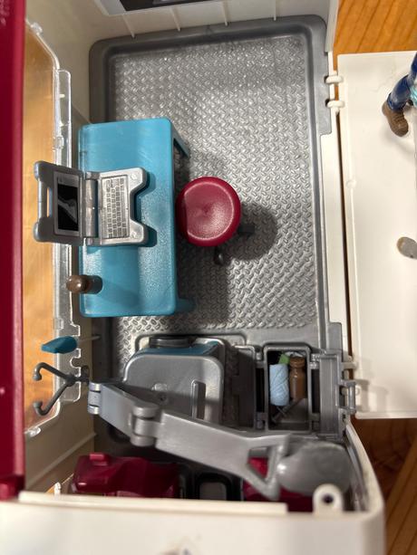 Schleich veterinárna ambulancia s koňom,