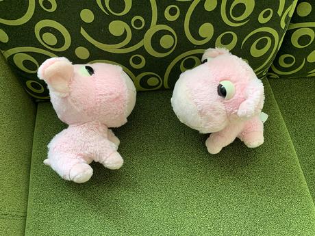2 plyšové prasiatka,
