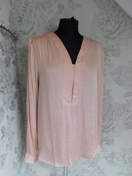 Pekna trendy elegantna bluzka, 38