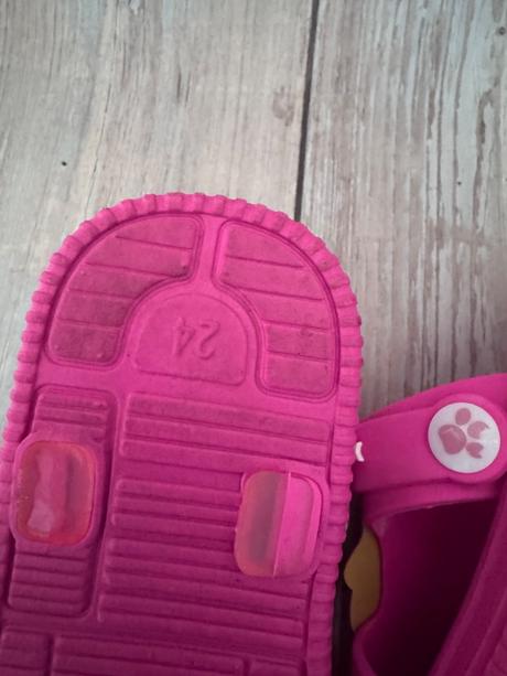 Letné sandálky pre dievčatko veľ 24 s motívom skye, sinsay,24