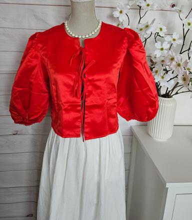 Pekná zaujímavá blúzka, m