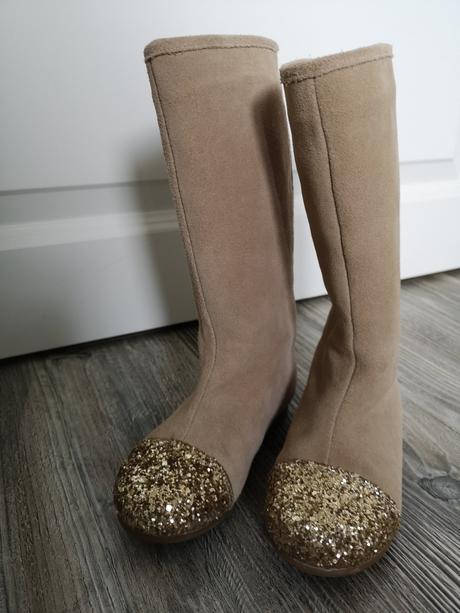 Nadherne cizmicky, 26