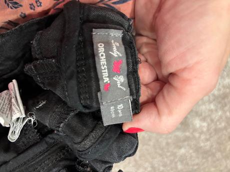 Cierne rifle so spodným zipsom, 140