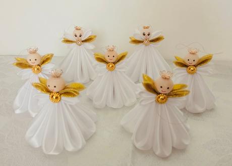 Ručne vyrábaní bieli vianoční anjelikovia 8 cm,