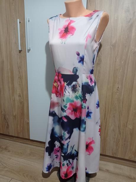 Nádherné midi šaty, m