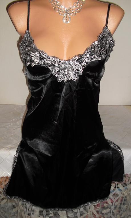 Vysivana satenova elegantna kosielka, s