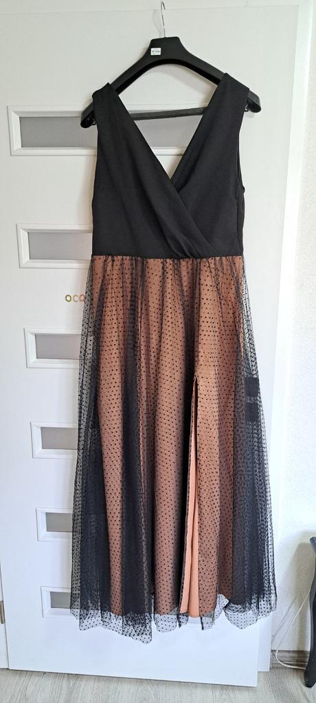 Spolocenske saty, 44