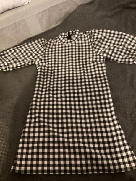 Milé kockované šaty s nazberkanými rukávmi, sinsay,s