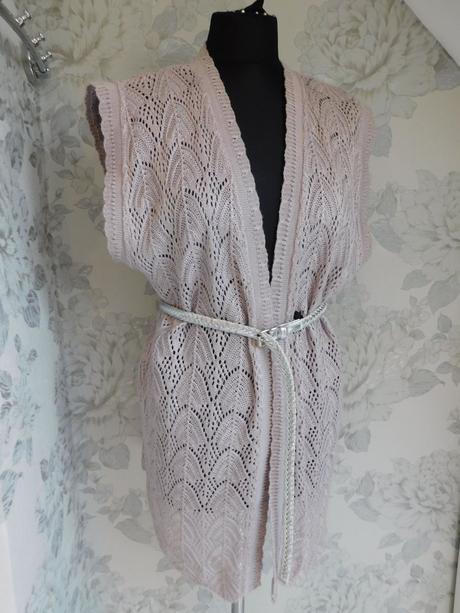 Pekna azurova vesta, 42