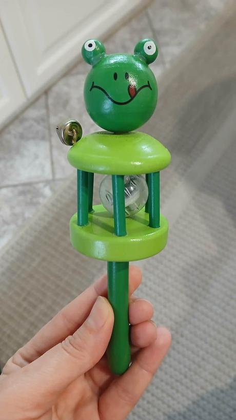 Staršie drevené hračky - hrkálky, 