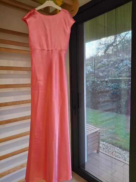 Spoločenské šaty bez poškodení, s