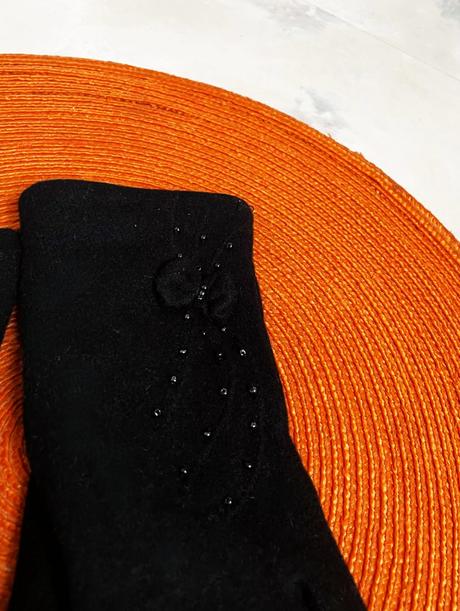 Rukavice s korálkami, 140