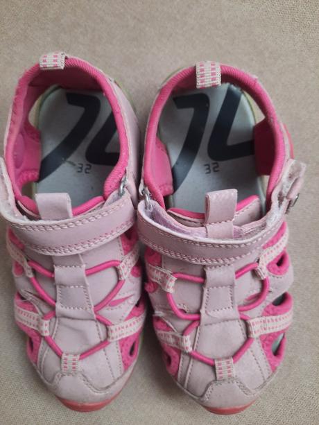 Športové sandále, 32