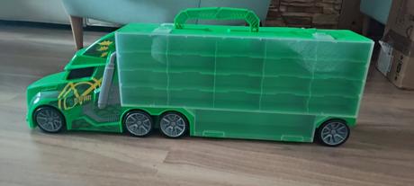 Kamion box na auticka,