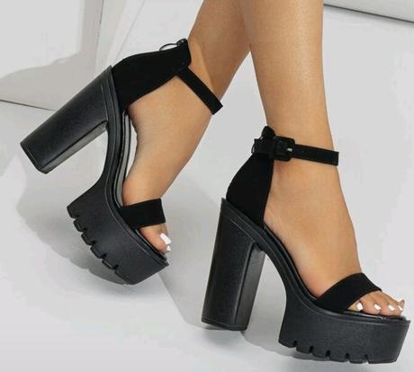 Nenosené sandále, 38