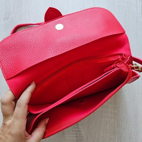 Krásna červená kabelka, 