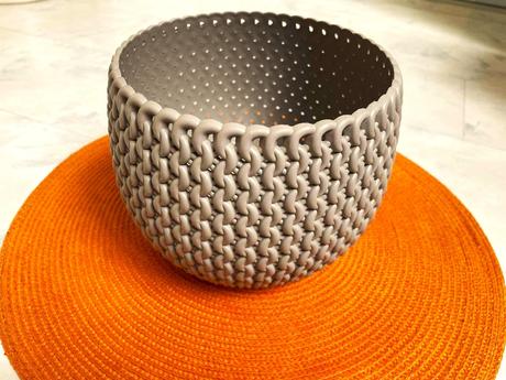 Plastový črepník, 