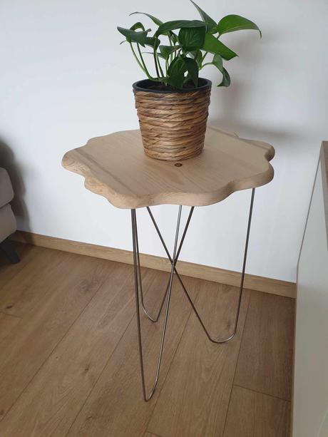 Stolík / stojan na kvetináč,