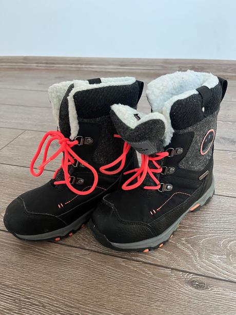 Mountain warehouse 33, 33