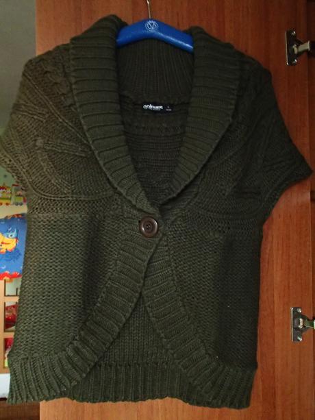 Pletená okrúhla vesta na gombík, takko,s