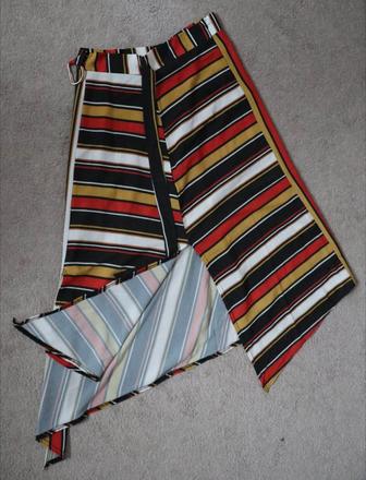 Ľahučká, asimetrická, ačková sukňa, 38