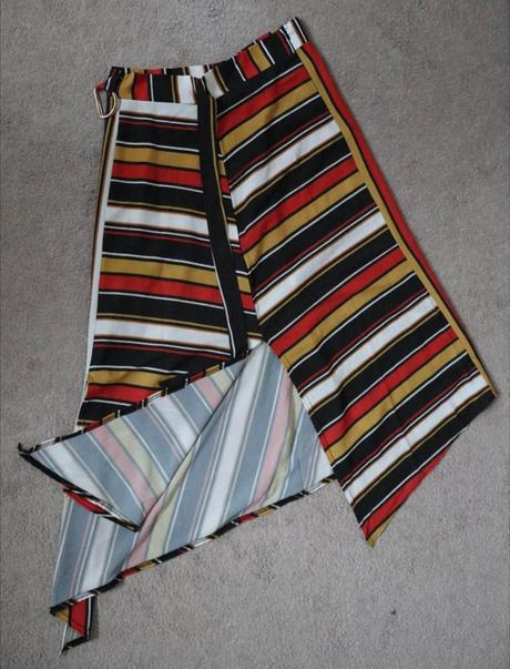 Ľahučká, asimetrická, ačková sukňa, 38