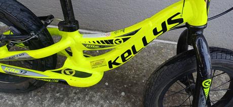 Štýlové odrážadlo s brzdou, kellys